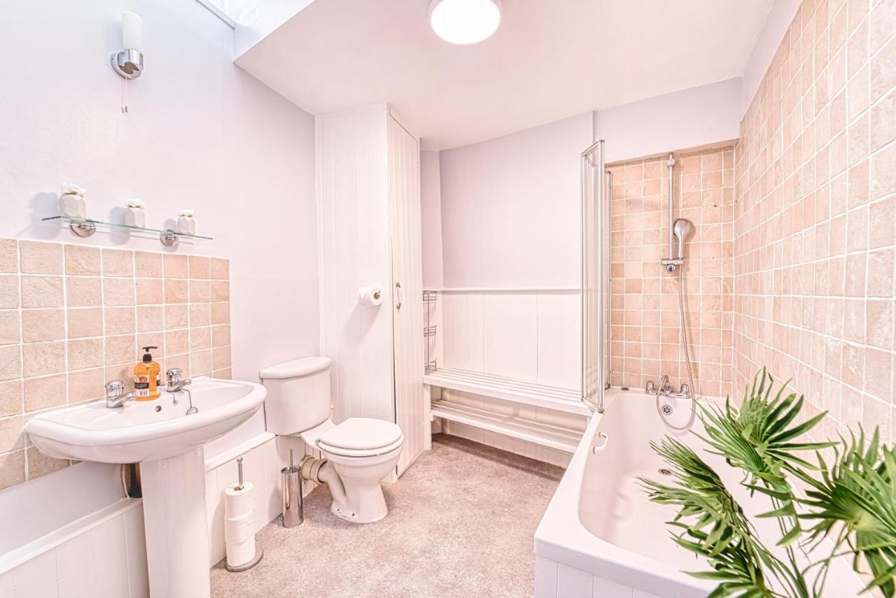 The Stylish Gem Of Bath - Football Table - Sleeps 10 Bagian luar foto